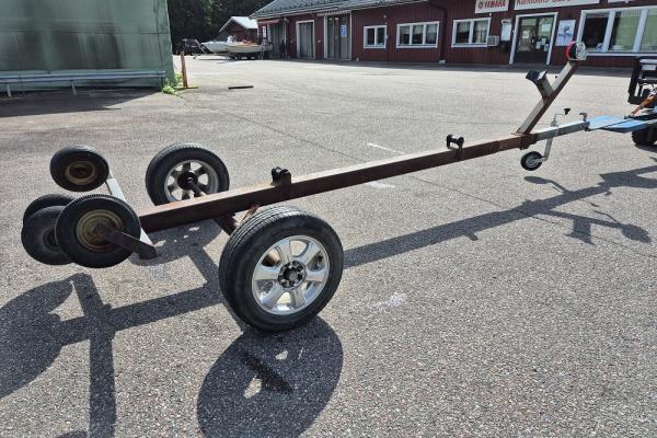 Hembyggd båtupptagningsvagn